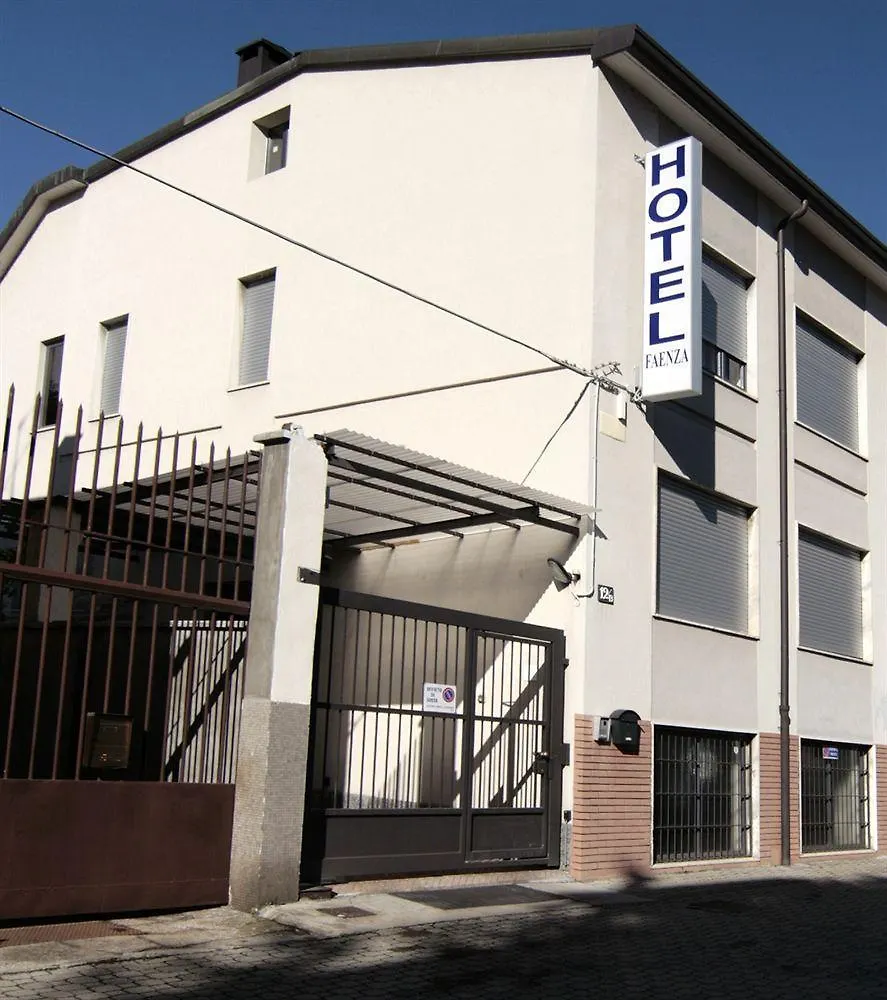 Hotel Faenza ミラノ 0*,