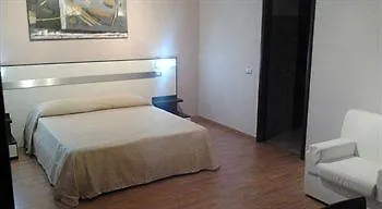 Hotel Faenza Milão 0*,